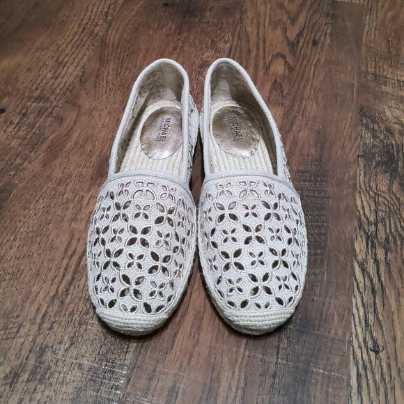 NEW Michael Michael Kors Women's Darci Slip On Floral Cutout Flax Color Size 8 - Picture 1 of 8